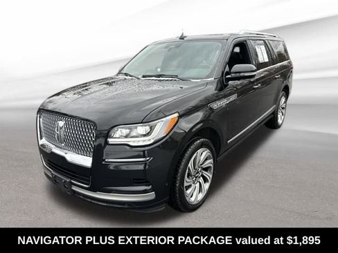 Used 2024 Lincoln Navigator L 4WD image 3