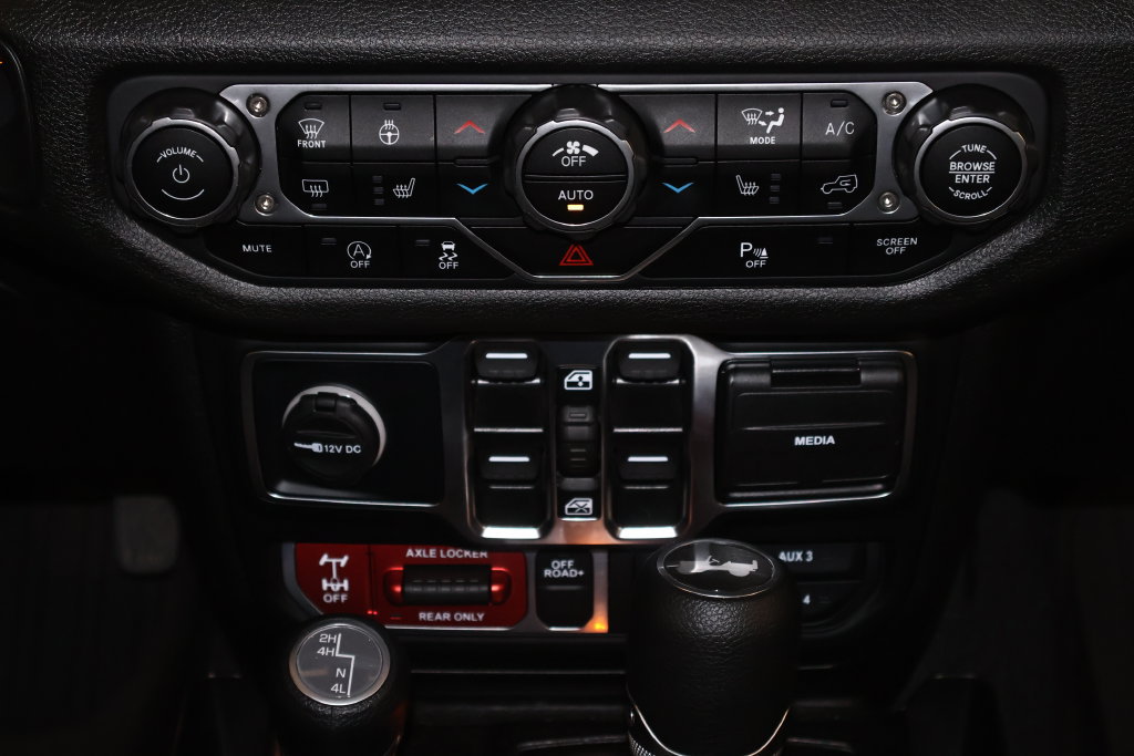 Used 2025 Jeep Wrangler Unlimited Sport AWD/4WD image 28
