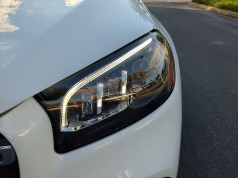 Used 2023 Mercedes-Benz GLS 580 4MATIC image 9