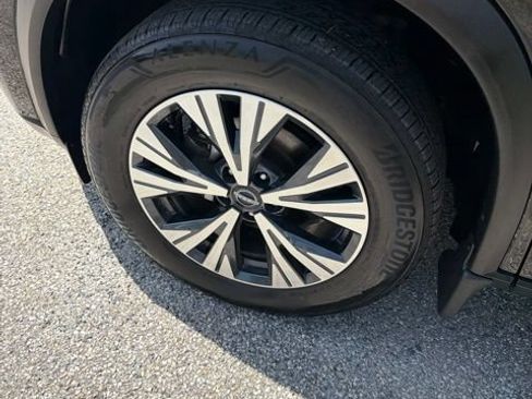 Used 2023 Nissan Rogue SV AWD/4WD image 12