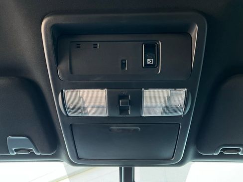 Used 2019 Nissan Titan SV w/ SV Convenience Package image 18