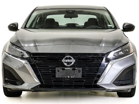 Used 2024 Nissan Altima 2.5 SV FWD image 2