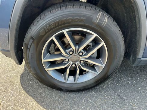 Used 2019 Jeep Grand Cherokee Limited image 76