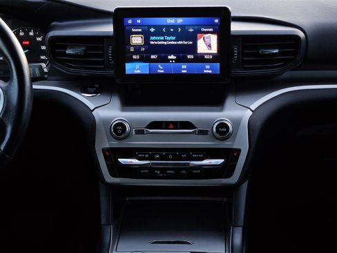 Used 2022 Ford Explorer XLT w/ Class IV Trailer Tow Package image 31