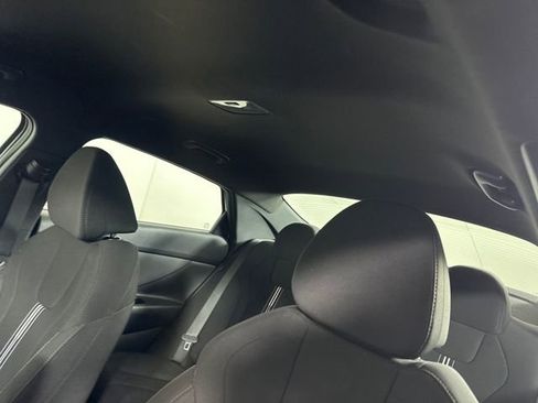 Used 2025 Hyundai Elantra Sport image 12