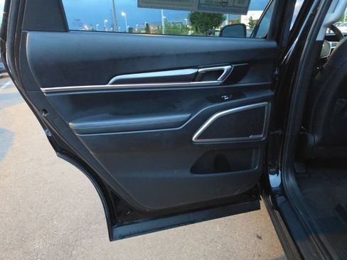 Used 2025 Kia Telluride S AWD/4WD image 23
