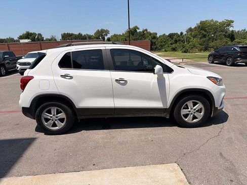 Used 2018 Chevrolet Trax LT w/ LT Convenience Package FWD image 3