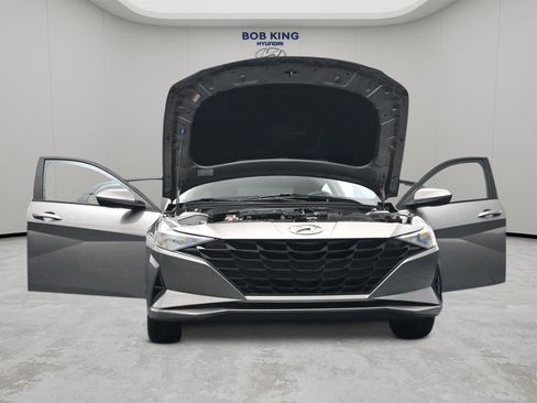 Used 2022 Hyundai Elantra SE FWD image 33