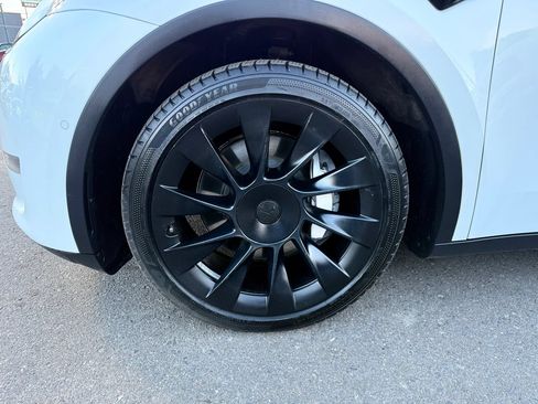 Used 2021 Tesla Model Y Long Range AWD/4WD image 39
