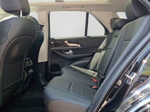 Used 2025 Mercedes-Benz GLE 450e 4MATIC image 8