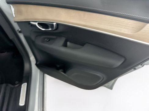 Used 2025 Volvo XC90 B6 Plus image 34