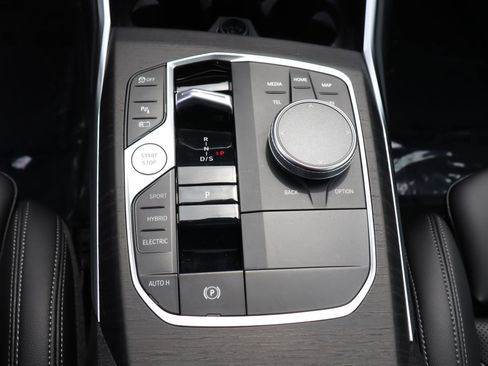 Used 2023 BMW 330e image 22