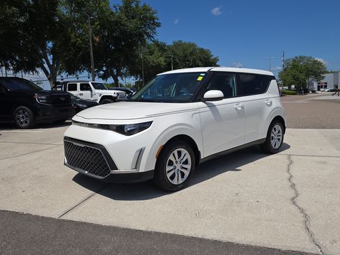 Certified 2023 Kia Soul LX FWD image 4
