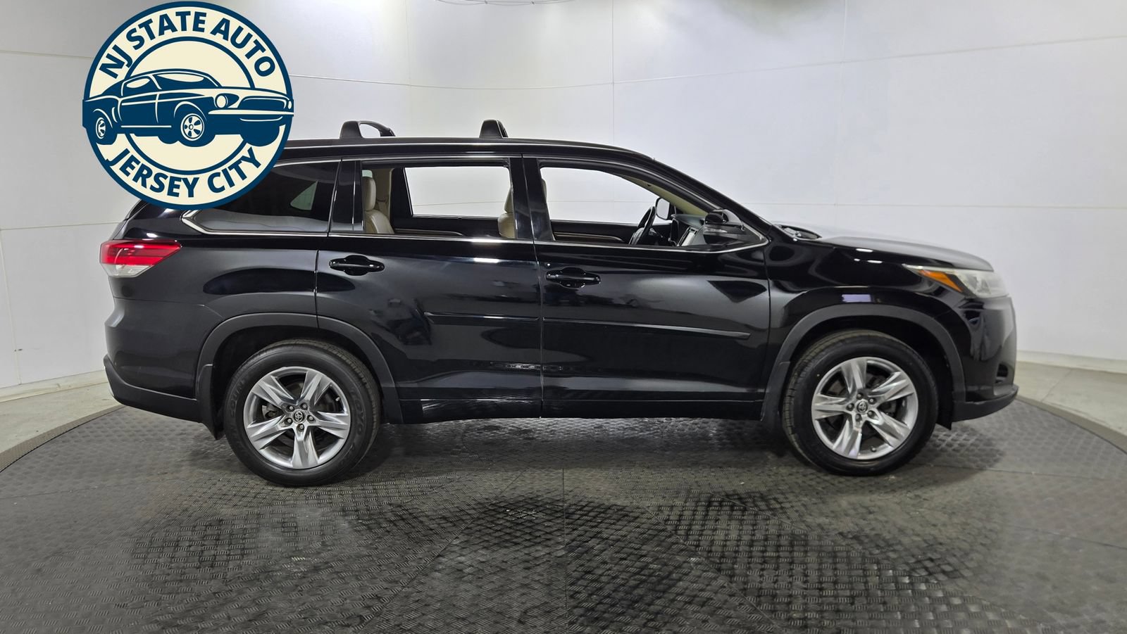 Used 2017 Toyota Highlander Limited w/ Protection Package #3 AWD/4WD image 8