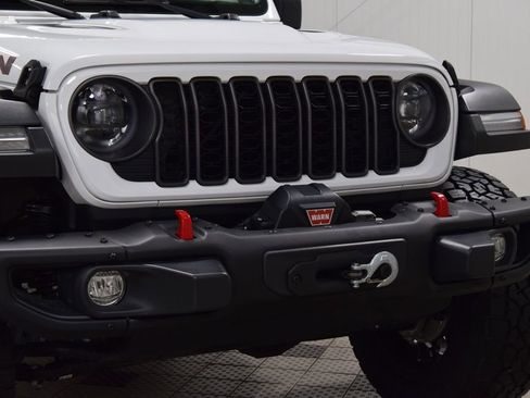 Used 2024 Jeep Wrangler Unlimited Rubicon w/ Capability Package image 11