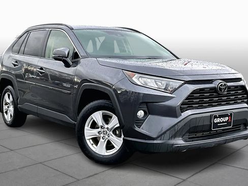 Used 2020 Toyota RAV4 XLE w/ Convenience Package image 3