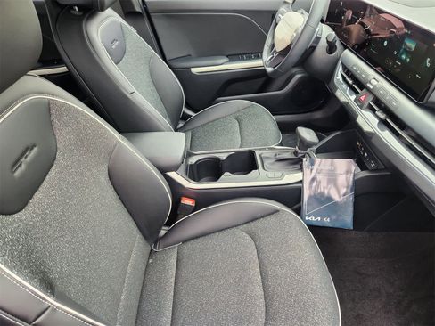 New 2025 Kia K4 GT-Line image 12