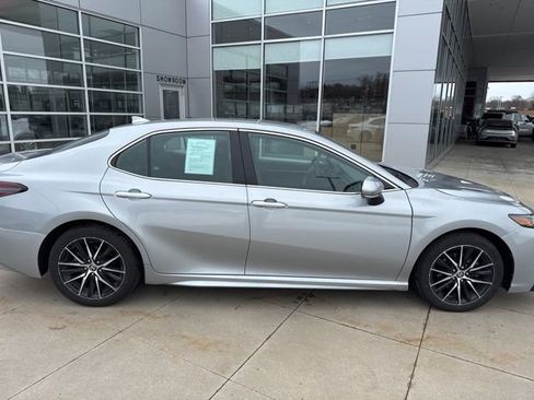 Used 2023 Toyota Camry SE image 8