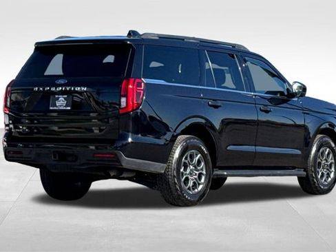 Used 2025 Ford Expedition Active AWD/4WD image 4
