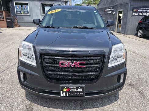 Used 2017 GMC Terrain SLE w/ Technology Package FWD image 2