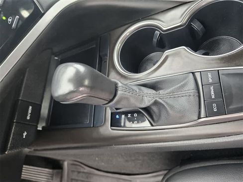 Used 2023 Toyota Camry SE image 13