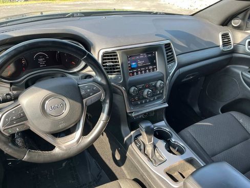 Used 2021 Jeep Grand Cherokee Laredo image 13