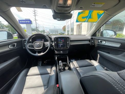 Used 2025 Volvo XC40 B5 Plus AWD/4WD image 18