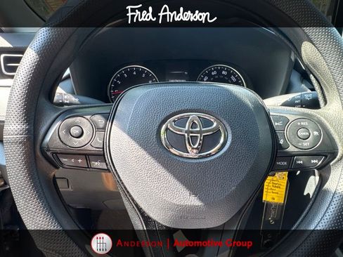 Used 2019 Toyota RAV4 LE FWD image 7