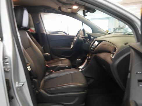 Used 2019 Chevrolet Trax LT w/ LT Convenience Package image 23