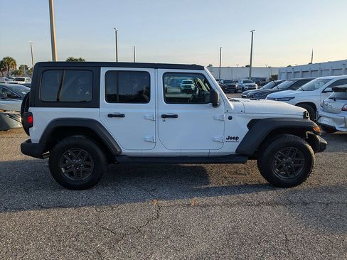 Used 2024 Jeep Wrangler Unlimited Sport AWD/4WD image 3