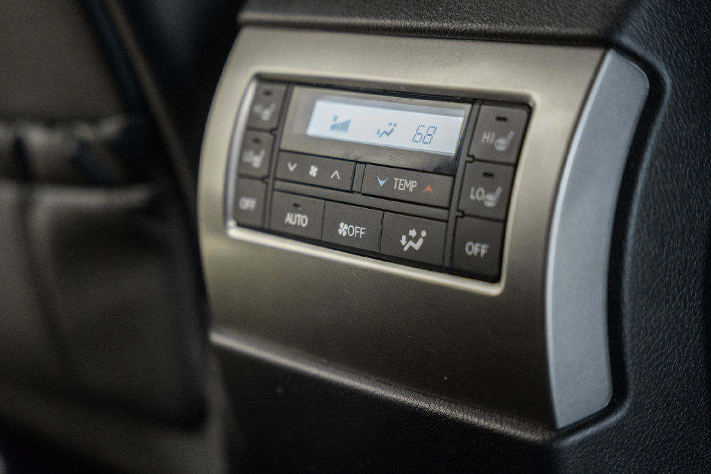 Used 2023 Lexus GX 460 Luxury w/ Sport Design Package AWD/4WD image 28
