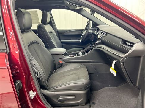 New 2025 Jeep Grand Cherokee L Altitude image 22