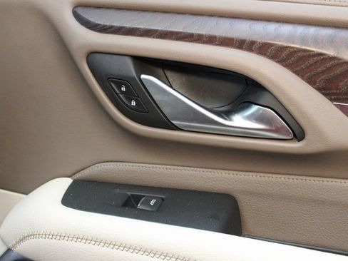 Used 2022 GMC Yukon XL Denali image 9