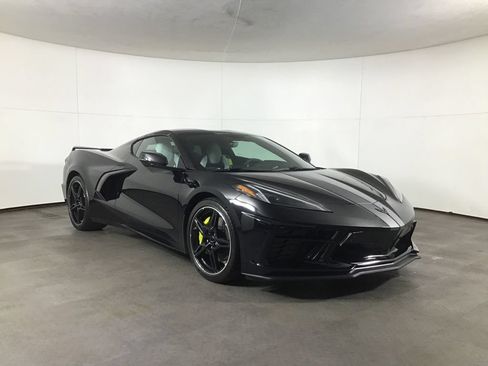 Used 2021 Chevrolet Corvette Stingray Preferred Cpe w/ Z51 Performance Package RWD image 9