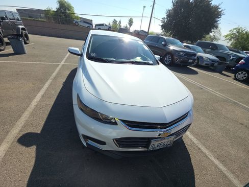 Used 2016 Chevrolet Malibu LT image 2