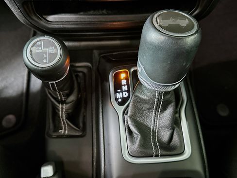 Used 2021 Jeep Wrangler Sahara image 25