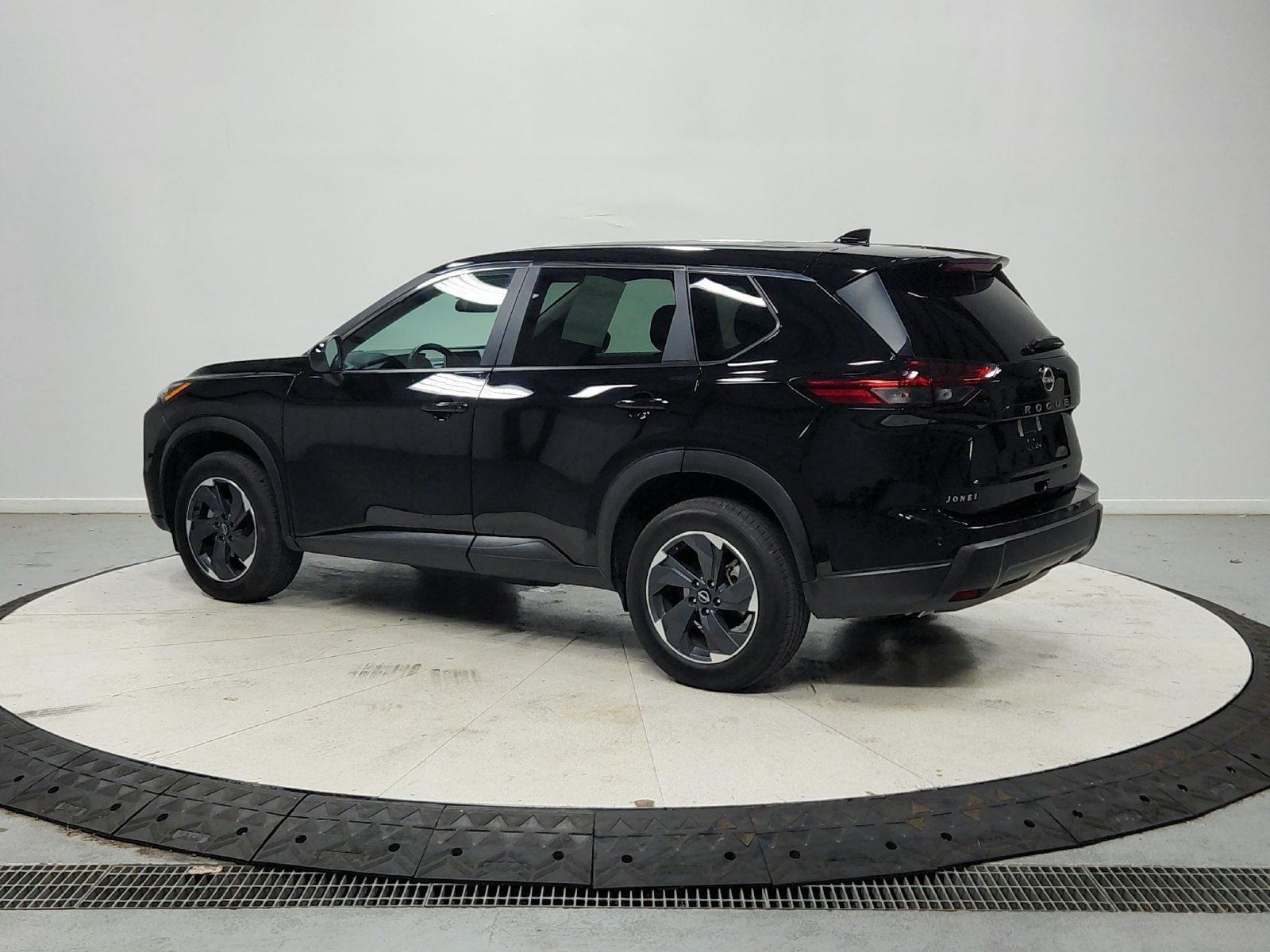 Used 2025 Nissan Rogue SV FWD image 6