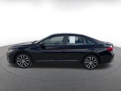 Used 2025 Volkswagen Jetta SE image 9