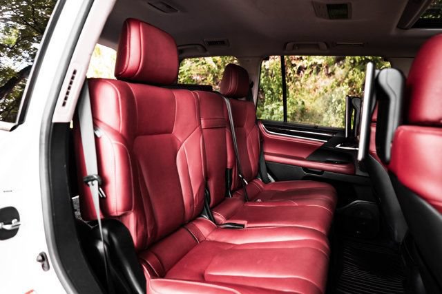 Used 2016 Lexus LX 570 4WD w/ Luxury Package image 17