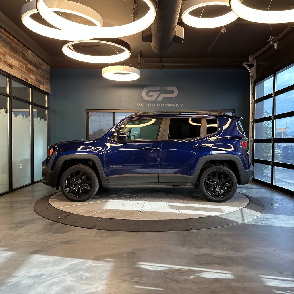 Used 2018 Jeep Renegade Altitude w/ UConnect 8.4 Nav Group AWD/4WD image 6