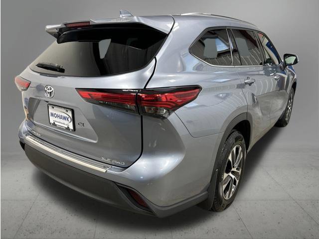 Used 2020 Toyota Highlander XLE AWD/4WD image 5
