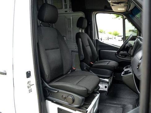 Used 2020 Mercedes-Benz Sprinter 2500 w/ Driver Convenience Package image 32