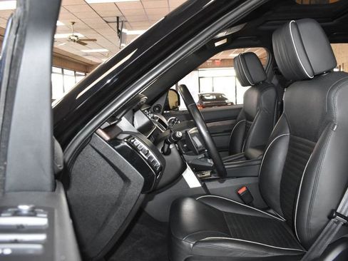 Used 2020 Land Rover Discovery HSE Luxury image 10