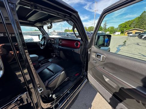 Used 2023 Jeep Wrangler Unlimited Rubicon w/ Cold Weather Group AWD/4WD image 27