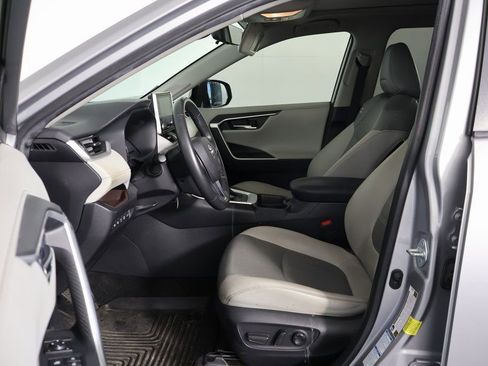 Used 2020 Toyota RAV4 Limited image 10