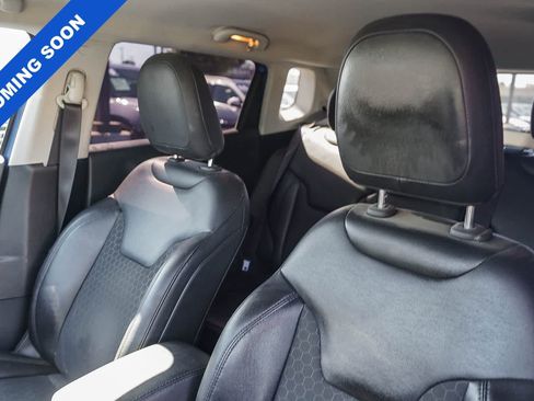 Used 2019 Jeep Compass Latitude FWD image 28