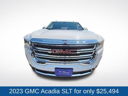 Used 2023 GMC Acadia SLT AWD/4WD image 2