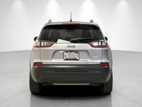 Used 2019 Jeep Cherokee Latitude w/ Popular Appearance Group FWD image 4