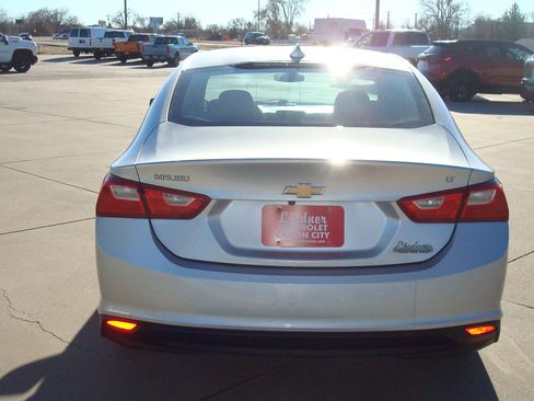 Used 2017 Chevrolet Malibu LT image 5