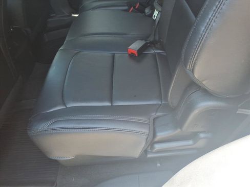 Used 2018 Ford Explorer XLT w/ Equipment Group 202A AWD/4WD image 22